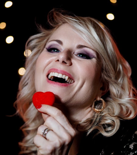 Il ritorno della cantautrice ponentina Chiara Ragnini con il nuovo singolo 'L’Effetto che mi fai' Il ritorno della cantautrice ponentina Chiara Ragnini con il nuovo singolo 'L’Effetto che mi fai'