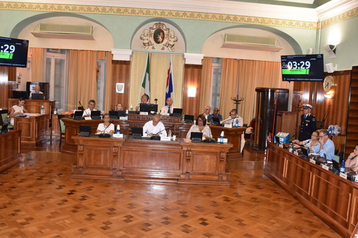 Sanremo: il consiglio comunale approva gli equilibri di bilancio ma arriva una strigliata da Silvana Ormea (Foto)