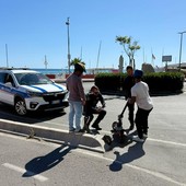 Ventimiglia, primi controlli sui monopattini dopo l’obbligo di targa: 17 verifiche e 4 sanzioni nel weekend