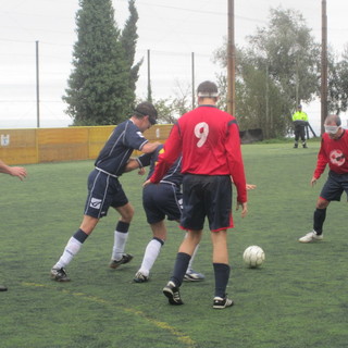 Imperia: una 'Cena al buio' per raccogliere i fondi per la Liguria Calcio non Vedenti