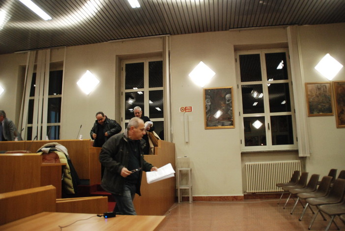 Ventimiglia: partenza col botto del Consiglio Comunale, le minoranze abbandonano l’aula