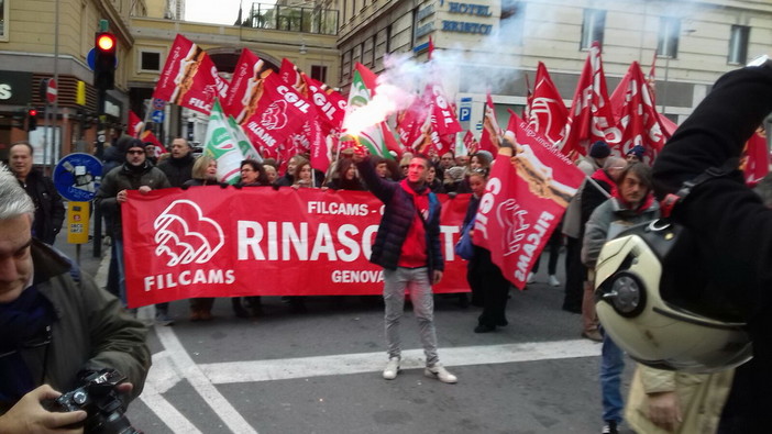 Genova: anche una delegazione della Filcams Cgil da Imperia allo sciopero della 'Grande distribuzione' Genova: anche una delegazione della Filcams Cgil da Imperia allo sciopero della 'Grande distribuzione'