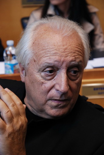 Sanremo: oggi pomeriggio al Palafiori Giuseppe Conte presenta il suo libro 'Poesie' (Oscar Mondadori) Sanremo: oggi pomeriggio al Palafiori Giuseppe Conte presenta il suo libro 'Poesie' (Oscar Mondadori)
