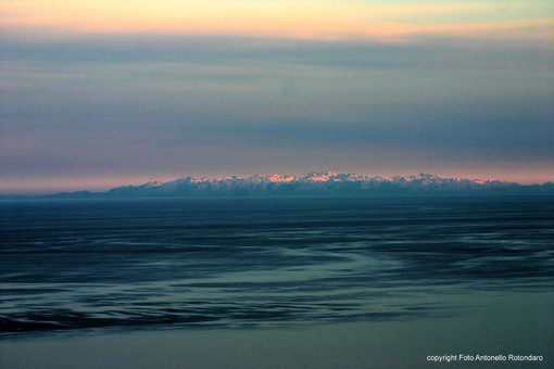 Si vede la Corsica? Quante volte l'abbiamo vista dalla costa: ora è nato anche un gruppo su Facebook