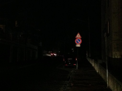 Imperia: Capo Berta al buio, l'ennesimo guasto all'impianto d'illuminazione stradale Imperia: Capo Berta al buio, l'ennesimo guasto all'impianto d'illuminazione stradale
