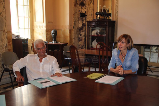 L'Assessore Barbara Biale e Claudio Littardi alla presentazione nella Sala Giunta di Palazzo Bellevue