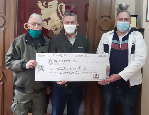 Ventimiglia: consegnati 1.100 euro dalla fondazione Casartelli-Perraro alla Cumpagnia d'ì Ventemigliusi Ventimiglia: consegnati 1.100 euro dalla fondazione Casartelli-Perraro alla Cumpagnia d'ì Ventemigliusi