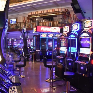 Oggi potrebbe arrivare il Dpcm che spalancherebbe le porte delle slot al Casinò di Sanremo già da mezzanotte