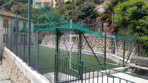 Vallebona, riapre il campetto da calcio vandalizzato un mese fa