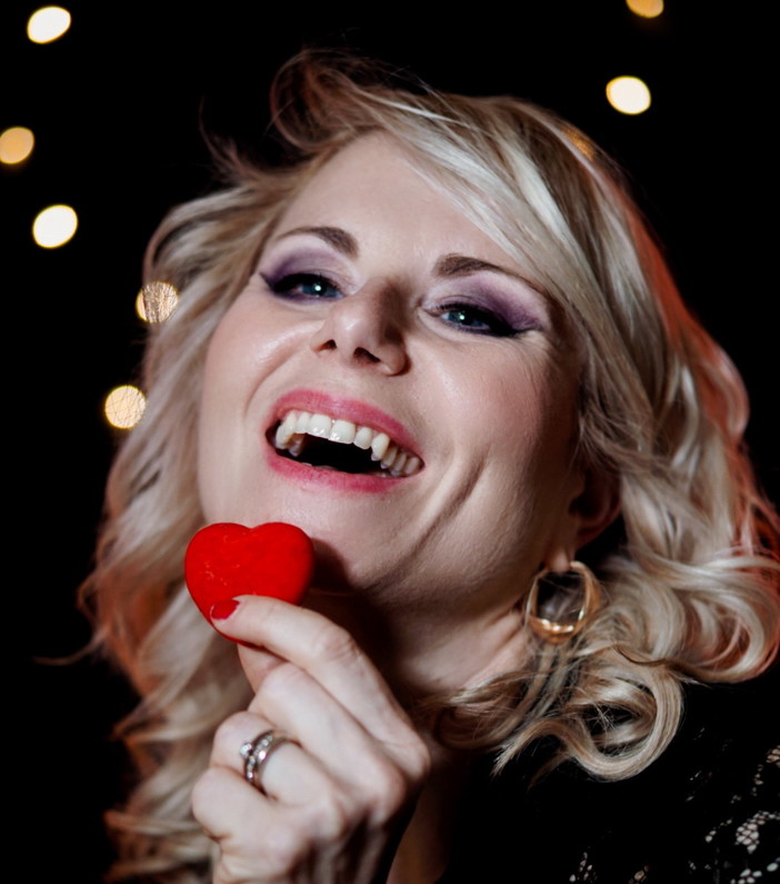 Il ritorno della cantautrice ponentina Chiara Ragnini con il nuovo singolo 'L’Effetto che mi fai' Il ritorno della cantautrice ponentina Chiara Ragnini con il nuovo singolo 'L’Effetto che mi fai'