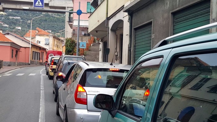 Traffico pesante nei primi weekend 'liberi' sulla Statale 28: provvedimenti di Autofiori e Anas per evitarlo