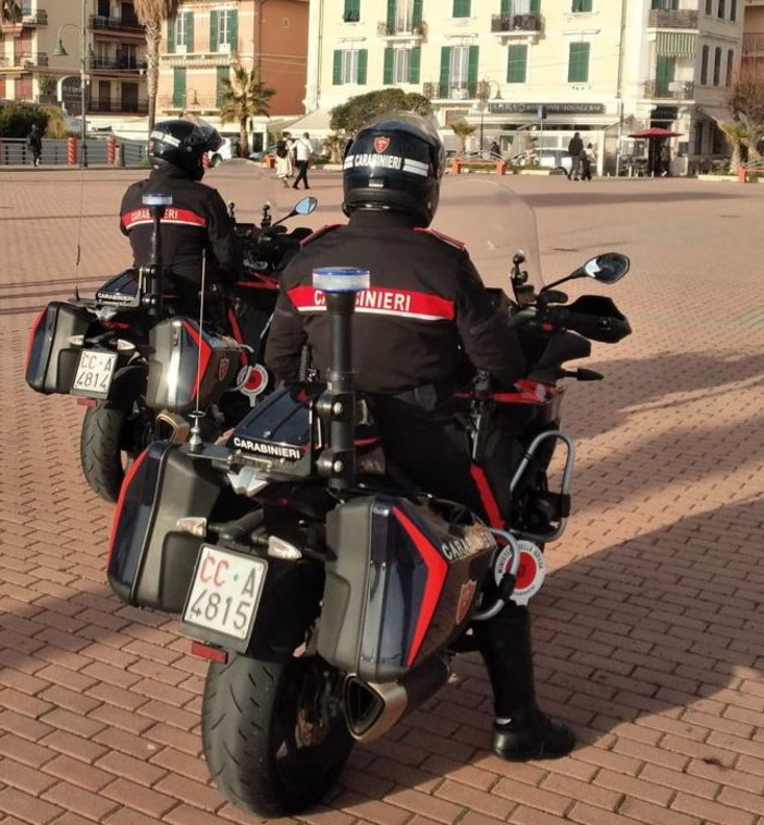 Ventimiglia: marito e moglie rubano rame dal sedime ferroviario sul Roya, arrestati dai Carabinieri