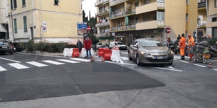 Sanremo: nuova viabilità a Borgo Tinasso, durante i lavori di ieri insulti ad un geometra del Comune (Foto) Sanremo: nuova viabilità a Borgo Tinasso, durante i lavori di ieri insulti ad un geometra del Comune (Foto)