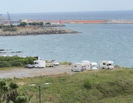Imperia: molti camper già ieri nella zona di San Lazzaro, un lettore "Serve più regolamentazione" (Foto)