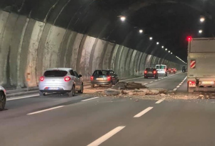 ULTIM'ORA: chiusa l'autostrada A26 Genova-Gravellona nel tratto tra Masone e il bivio A26/A10 ULTIM'ORA: chiusa l'autostrada A26 Genova-Gravellona nel tratto tra Masone e il bivio A26/A10