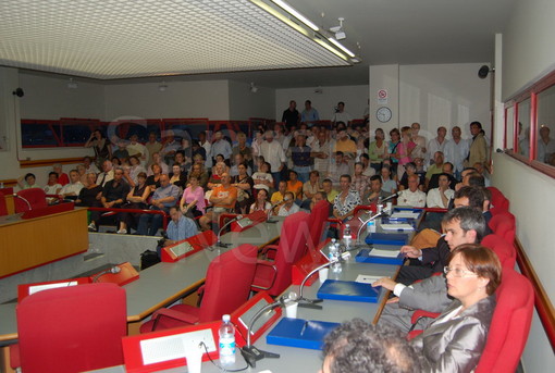 Taggia: Sindaco e Giunta si aumentano del 42% le 'indennità', attacco dell'opposizione