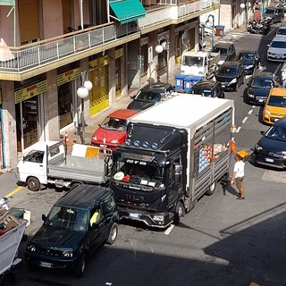 Sanremo: caos, traffico e rumori in zona Polo Nord, lettrice &quot;Chissà cosa penseranno i turisti...&quot;