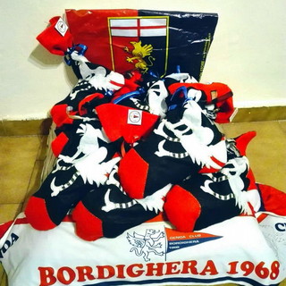 Sanremo: il Genoa Club Bordighera ha consegnato le calze della Befana nella Pediatria dell'ospedale 'Borea' Sanremo: il Genoa Club Bordighera ha consegnato le calze della Befana nella Pediatria dell'ospedale 'Borea'