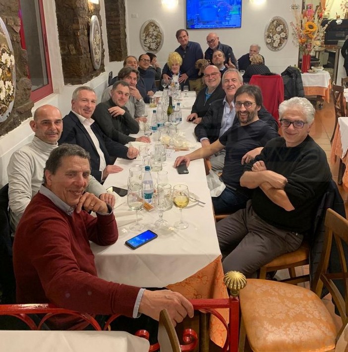 Sono tornati i 'Sanremezzi'? Inscenata una cena segreta in chiave politica ma alla fine era la solita goliardata (Foto) Sono tornati i 'Sanremezzi'? Inscenata una cena segreta in chiave politica ma alla fine era la solita goliardata (Foto)