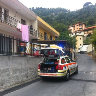 Camporosso, uomo cade dal balcone: ferito viene trasportato d’urgenza in ospedale