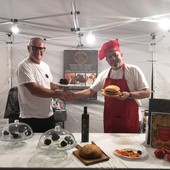 Riviera Beer Festival, siglato gemellaggio tra Confraternita du Pan Bagnau di Bordighera e Tartufo di Seborga (Foto) Riviera Beer Festival, siglato gemellaggio tra Confraternita du Pan Bagnau di Bordighera e Tartufo di Seborga (Foto)