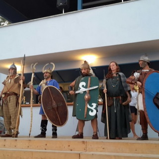 Sanremo: gran pienone ai 'Bagni Azzurri' questa sera per la cena 'celtica' in costume (Fotogallery)