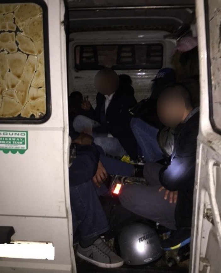 Cooperazione italo francese: arrestati 4 passeur, stipati nel furgone 13 clandestini  tra loro anche una bimba di 2 anni