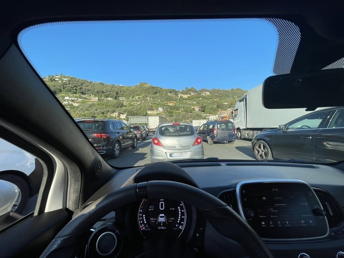 Incidente stradale sulla A10 tra Albenga e Andora verso Imperia: otto chilometri di coda e due feriti Incidente stradale sulla A10 tra Albenga e Andora verso Imperia: otto chilometri di coda e due feriti
