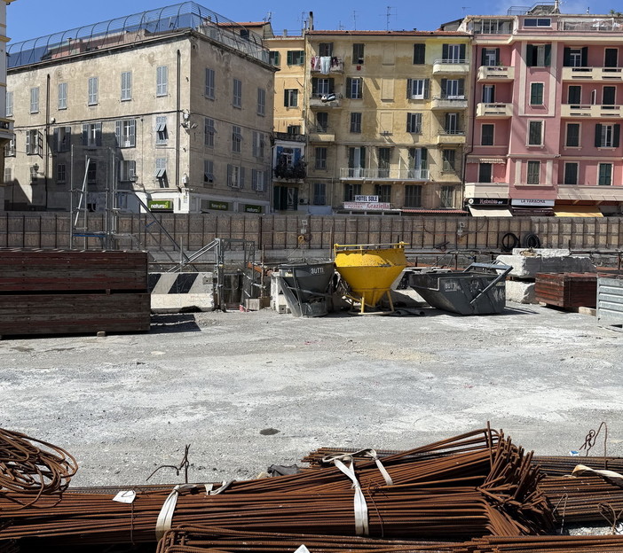 Sanremo: cantiere di piazza Eroi, un lettore "Si parla di eccelerazione dei lavori ma ad oggi sono sempre fermi"