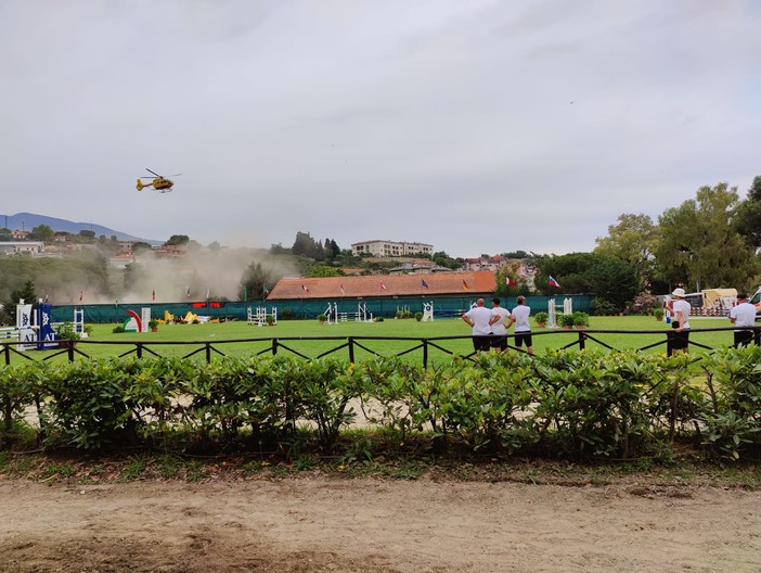 Sanremo: amazzone 14enne cade da cavallo al Solaro, interviene l'elicottero per il trasporto (Foto e Video)