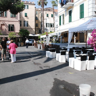 Sanremo: i componenti del Comitato per la tutela della Salute della Marina ringraziano Lorenzo Manso Sanremo: i componenti del Comitato per la tutela della Salute della Marina ringraziano Lorenzo Manso