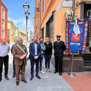 La cerimonia in piazza Falcone e Borsellino