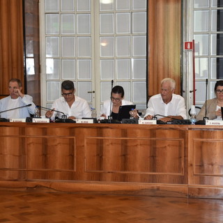Tensioni nella maggioranza di Sanremo, l’opposizione attacca: “Serve più confronto e coesione”