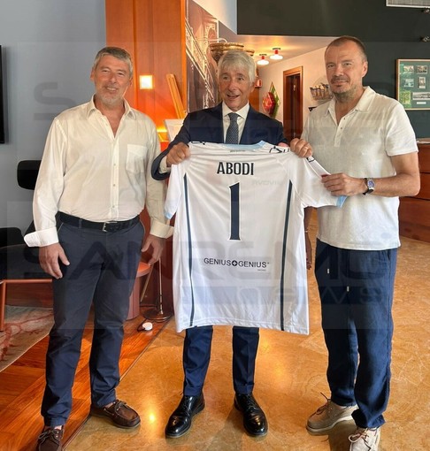 La maglia della Sanremese al ministro Abodi: appuntamento di prestigio per la società biancoazzurra (Foto) La maglia della Sanremese al ministro Abodi: appuntamento di prestigio per la società biancoazzurra (Foto)