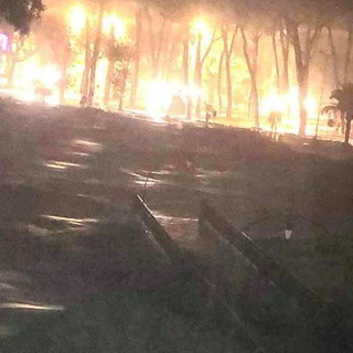Situazione apocalittica a Ventimiglia: crollata la passerella Squarciafichi, a Torri il fiume si porta via decine di auto (Foto e Video)