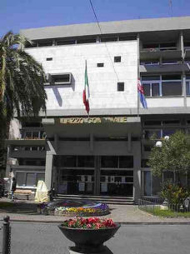 Diano Marina: dipendente comunale trasferita dal Turismo all'Edilizia, si rivolge all'avvocato