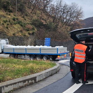 Statale 28, via all’ordinanza da lunedì: Pornassio blocca i tir e il sindaco Adolfo alza i toni