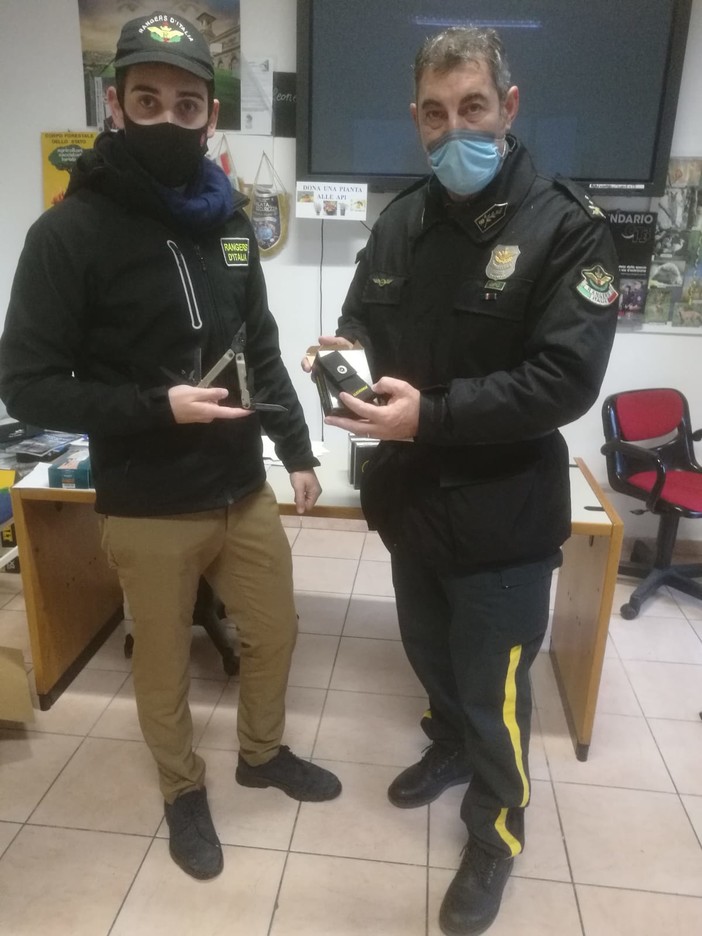 Sanremo: il colorificio Carini S.r.l. dona pinze multiuso ai Rangers d’Italia Sanremo: il colorificio Carini S.r.l. dona pinze multiuso ai Rangers d’Italia