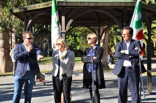 Il Ministro della Difesa Roberta Pinotti a Ventimiglia incontra i lavoratori licenziati della Cipriani Srl