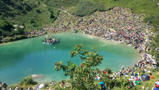 Martedì prossimo musiche occitane in alta quota i Lou Dalfin in concerto al Lago Terrasole Martedì prossimo musiche occitane in alta quota i Lou Dalfin in concerto al Lago Terrasole
