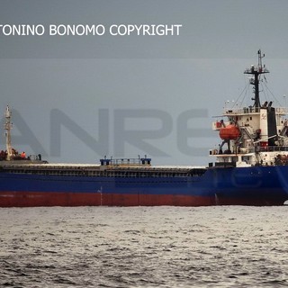 Sanremo: cargo di fronte al porto matuziano, in molti si interrogano ma è una sosta normale