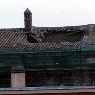 Taggia: nuovo crollo di una porzione del tetto a Palazzo Spinola, l'ultimo nel dicembre del 2017 (Foto)