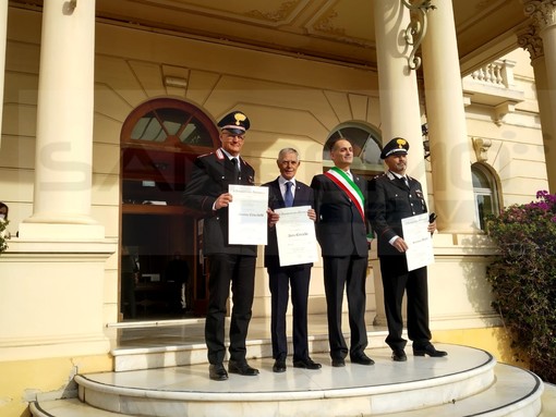 Imperia: consegnate questa mattina le onorificenze di 'Cavaliere' a tre esponenti delle forze dell'ordine (Foto) Imperia: consegnate questa mattina le onorificenze di 'Cavaliere' a tre esponenti delle forze dell'ordine (Foto)