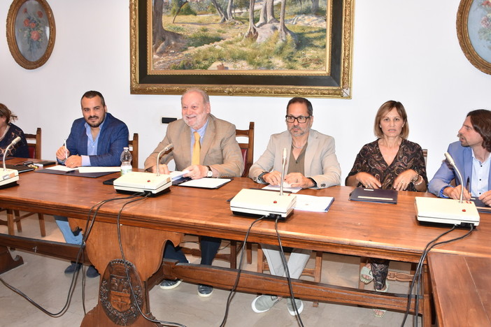 Ospedaletti: l'acquisto di due immobili in via Roma all'ordine del giorno del Consiglio comunale Ospedaletti: l'acquisto di due immobili in via Roma all'ordine del giorno del Consiglio comunale