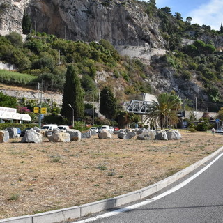 Ventimiglia, memoriale delle vittime della frontiera da rimuovere: celebrazione a Ponte San Ludovico Ventimiglia, memoriale delle vittime della frontiera da rimuovere: celebrazione a Ponte San Ludovico