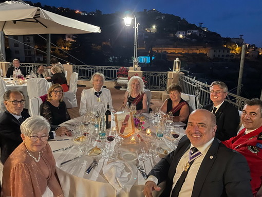 Sanremo: è tornata sabato scorso al Golf degli Ulivi la cena di gala degli 'Chevaliers de Provence' (Foto) Sanremo: è tornata sabato scorso al Golf degli Ulivi la cena di gala degli 'Chevaliers de Provence' (Foto)
