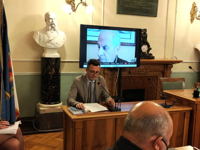 Imperia: Consiglio provinciale con il presidente in 'remoto', Scajola da casa a causa del Covid (Foto) Imperia: Consiglio provinciale con il presidente in 'remoto', Scajola da casa a causa del Covid (Foto)