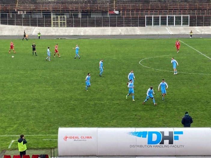 Calcio. Serie D, la Sanremese perde a Varese con l'uomo in più: i lombardi vincono 2-1 Calcio. Serie D, la Sanremese perde a Varese con l'uomo in più: i lombardi vincono 2-1