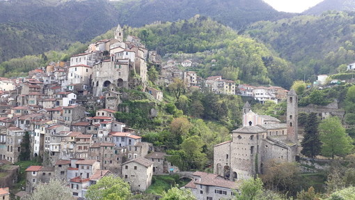 Ceriana celebra la sua bellezza: arte, tradizione e salsiccia nella domenica dei Borghi più belli d’Italia Ceriana celebra la sua bellezza: arte, tradizione e salsiccia nella domenica dei Borghi più belli d’Italia