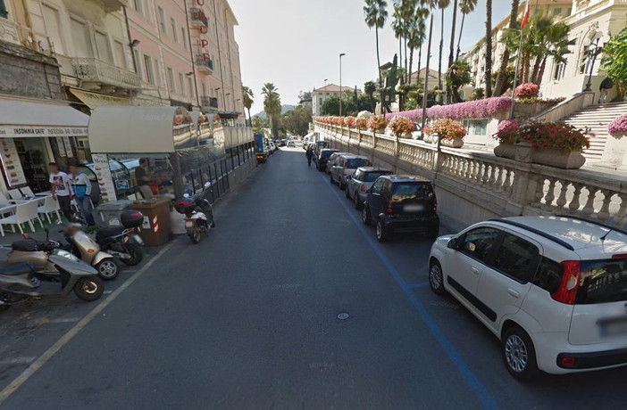 Sanremo: la storica gioielleria Abate finanzia il rifacimento del marciapiede di Corso Imperatrice, l'amministrazione dà l'ok Sanremo: la storica gioielleria Abate finanzia il rifacimento del marciapiede di Corso Imperatrice, l'amministrazione dà l'ok